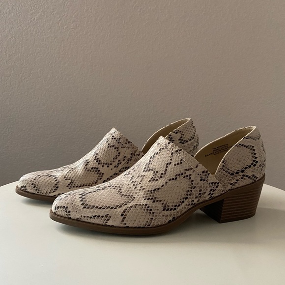 Faux Snake Skin Shoes